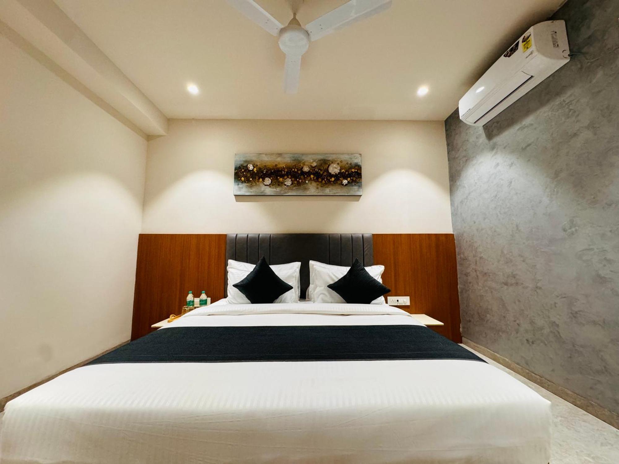 Hotel Rudhav Palace Ujjain Ngoại thất bức ảnh