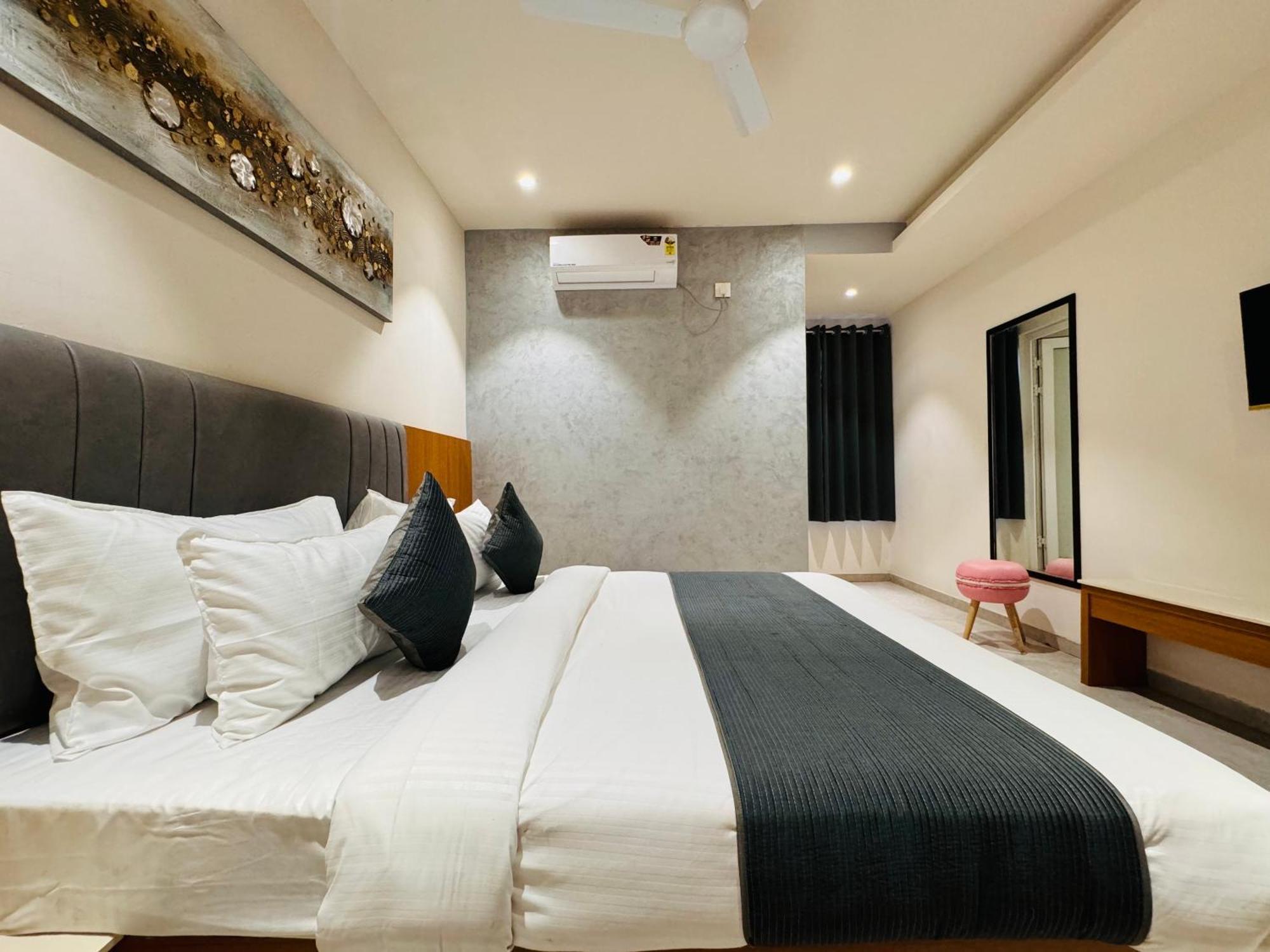 Hotel Rudhav Palace Ujjain Ngoại thất bức ảnh