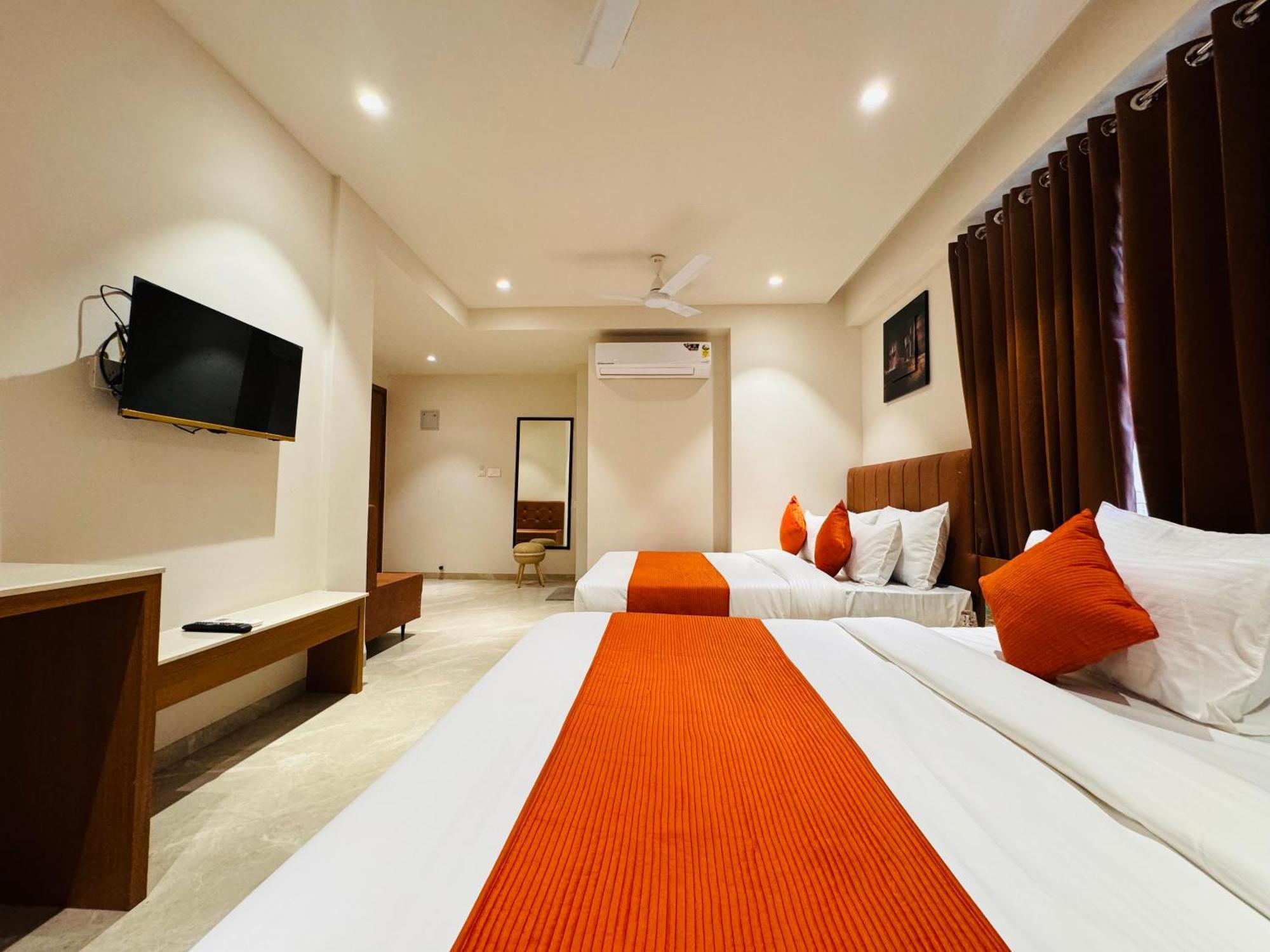 Hotel Rudhav Palace Ujjain Ngoại thất bức ảnh